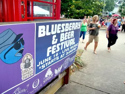 〈사진〉 소나기쯤이야...노크로스 '블루스베리 & 맥주'축제