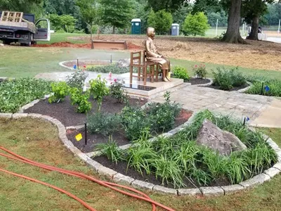 평화의 소녀상 옆에 나비공원 조성