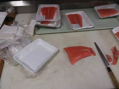 "상한 생선 먹으라고?" 소비자 안전 뒷전 메가마트