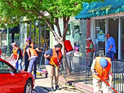 〈사진〉 기아차공장 직원 지역 대청소 봉사