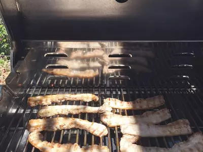 바비큐 계절, 고기 구울 때 불에 직접 닿지 않게