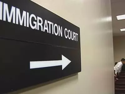 추방재판 '법정' 대신 '구치소'서 논란