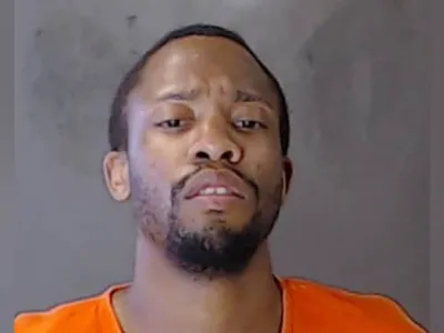 화장실 오래 쓴다고... 여동생 살해