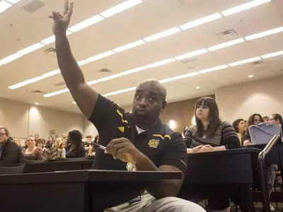 '캠퍼스 캐리' 시행 1년... "아직도 헷갈려"