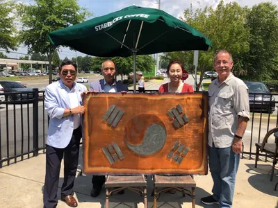 〈사진〉 동으로 만든 태극기