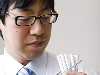 니코틴 패치, 껌, 스프레이, 흡입기… 금단증상 적은 금연 대체요법 뭘까