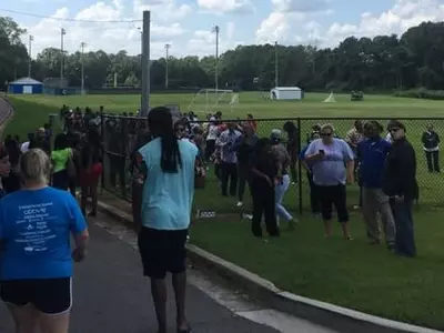 수업 중 총성.... 학교 긴급 폐쇄