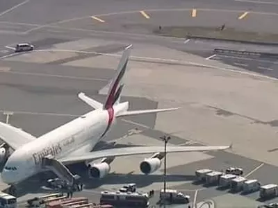 두바이발 뉴욕도착 여객기,  승객 100여명  집단 건강이상 증세 호소