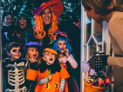 다가오는 할로윈... 가족과 함께 "Trick or Treat"