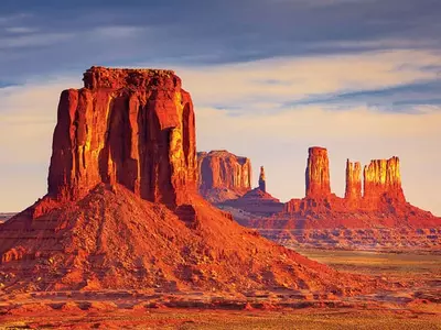 하늘 향해 붉게 솟구친 기둥절벽들에 성스러움마저…