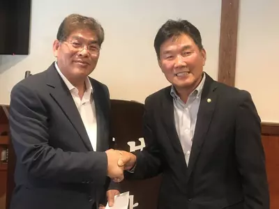 사랑의 천사포, 한인회에 싱크홀 공사 대금 기부