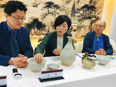 "집안에 보관 중인 유물 감정해드려요"