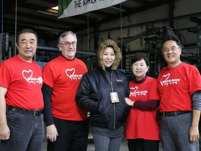 "점퍼 통해 노숙자에게 사랑을 전해요"