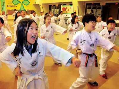 학교서 태권도 배워요