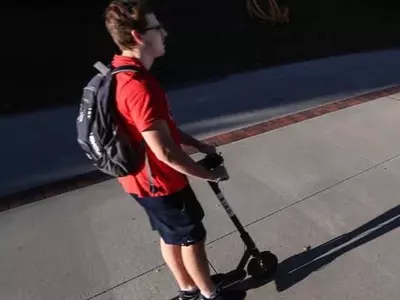 이용 급증 전동스쿠터 공유 프로그램  '된서리'