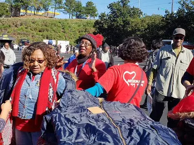 미션아가페, 디캡 주민에 '사랑의 점퍼'