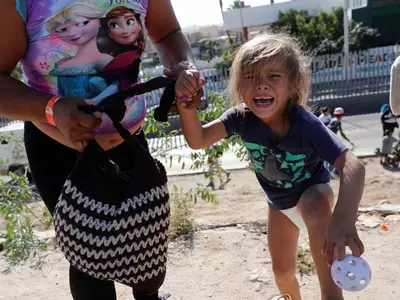 "기저귀 찬 아이들에게 최루탄이라니... "