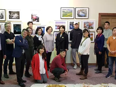 "우리가 사는 이 땅을 사진에 담았어요"