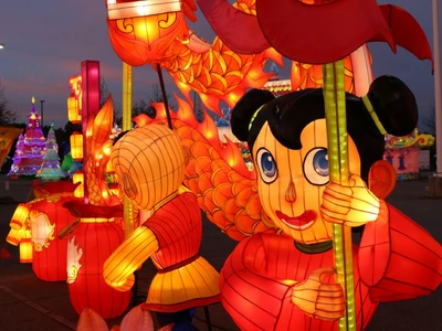 "화려한 연등의 세계에 빠져 보세요"