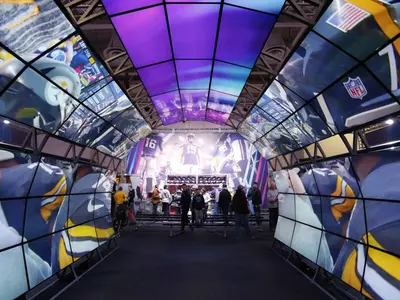 "내년 수퍼볼 미리 체험해 보세요"