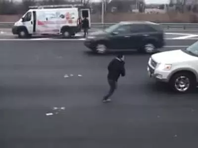 뉴저지 고속도로서 ‘51만 달러 돈벼락’