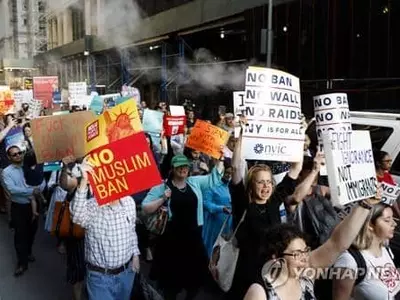 인공호흡기 2살아들 찾아온 엄마, 입국 불허