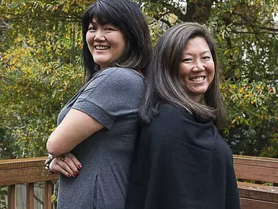 "이렇게 가까이 있었는데..." 한인입양자매 40년 만의 해후