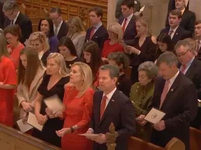 기대와 비난... 켐프 주지사 취임 엇갈린 시선