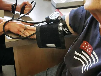 하루 2번씩 가정서 혈압 측정해 관리하라