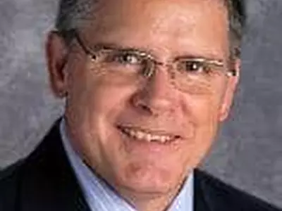 뷰포드 교육감에 전 캅 부교육감