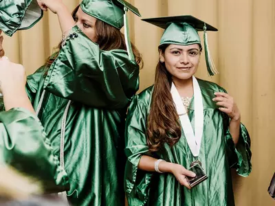 고교 졸업식의 꽃‘발레딕토리안’트렌드 변화