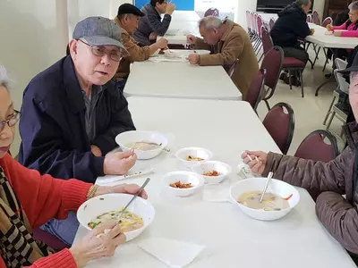 "떡국 드시고 올해도 건강하세요"