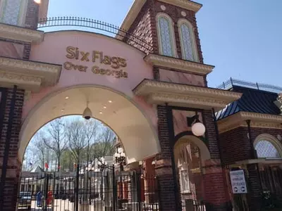 식스플래그, 대규모 잡페어