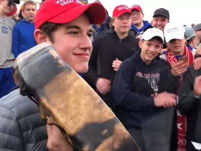 '원주민 모욕' 논란 고교생, 거액 소송