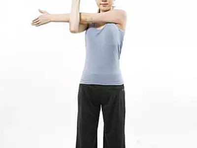 어깨 통증엔 스트레칭이 약