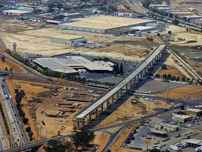 안 그래도 힘든 대역사, 주지사가 재뿌려