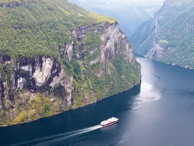 빙하와 피요르드… 숨막히는 대자연의 파노라마