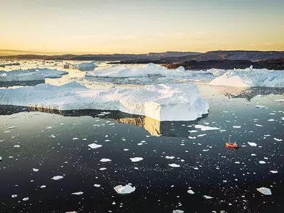 뚝뚝 떼어 만든 손수제비 같은 빙하의 바다‘일루리삿’