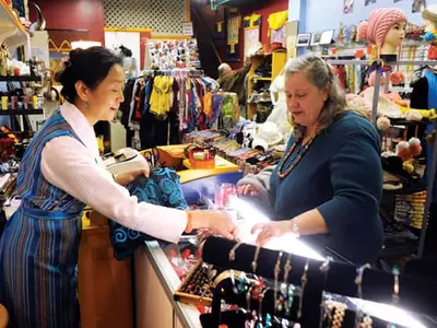 스몰비즈니스 매출 감소  경기침체 전조 현상인가…