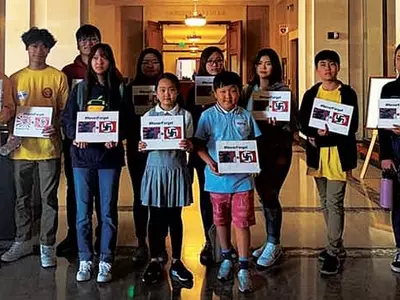 "욱일기 벽화 철거해 주세요"