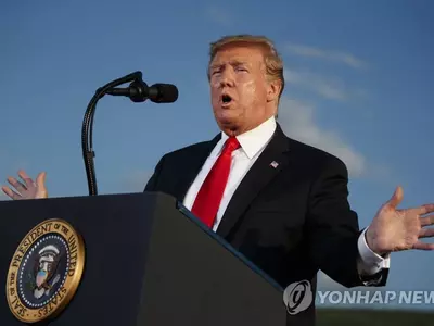 트럼프, 바이든 고향서 “중, 미국에 더 뜯어내려고 바이든 원해”