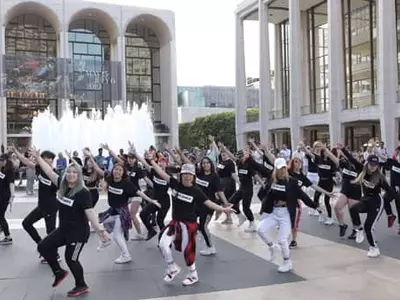 뉴욕 링컨센터 앞서 ‘K-Pop 플래시몹’