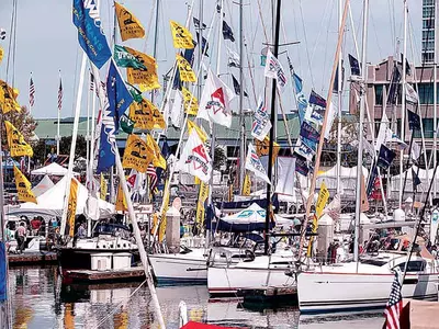 오클랜드 항구 앞 바다… 저녁이면 음악이 연주되고