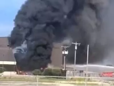 소형비행기 이륙 중 추락…10명 사망