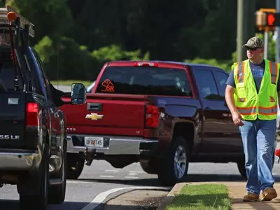 경찰, 인부 위장 '핸즈프리' 단속에 '재미'