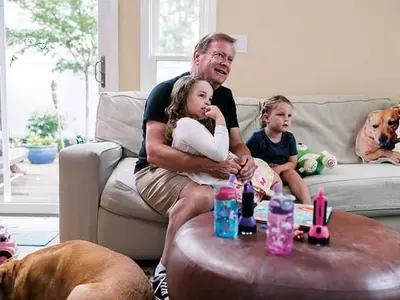 “아이들 데이케어 걱정 마!”   손주 돌보기 팔걷은 조부모