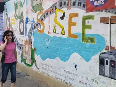 벽화로 이민자 거리 활기 되찾는다