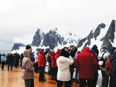 여행가들의 마지막 꿈이 영그는 수줍은 영혼의 땅