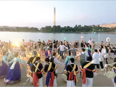 환호와 탄성… 포토맥 강가의 대동마당
