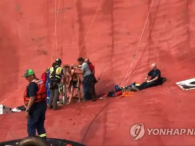 〈골든레이호 전도 사고〉 "우리 살아 있다" 생존 신호가 모든 것 바꿨다